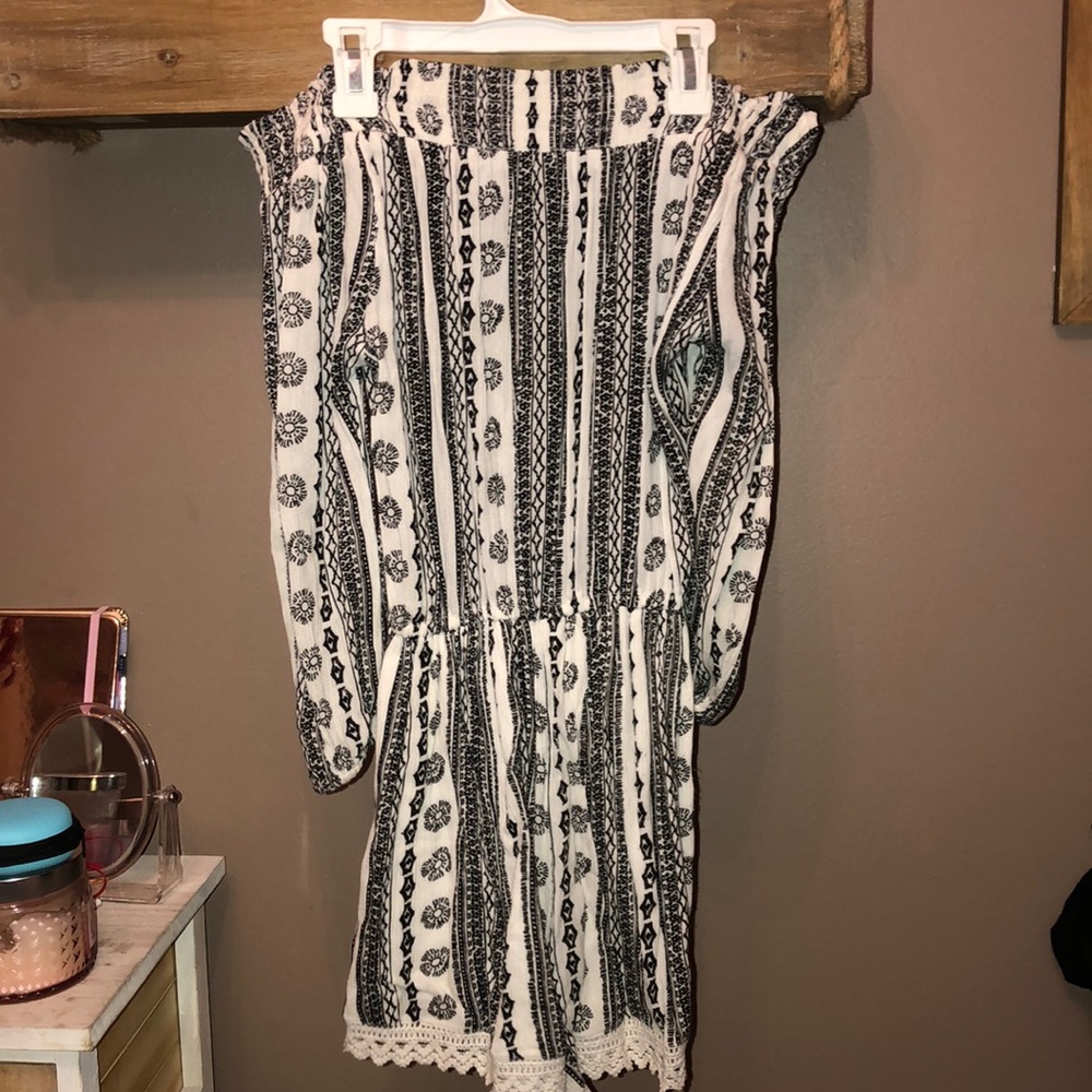 Off the Shoulder Romper - Picture 3 of 4